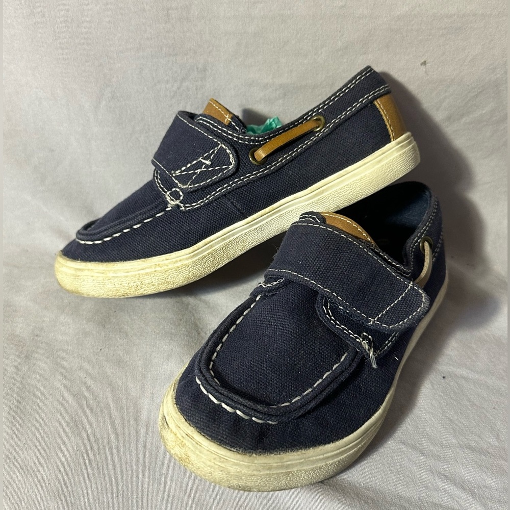 Boys boat shoes size 11